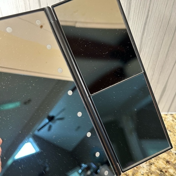 Weily fold out make up mirror - Picture 6 of 15